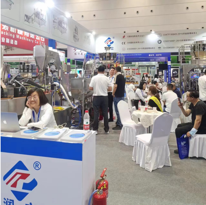 潤(rùn)立給袋式包裝機(jī)廠家展會(huì)現(xiàn)場(chǎng) 潤(rùn)立給袋式包裝機(jī)廠家展會(huì)現(xiàn)場(chǎng)